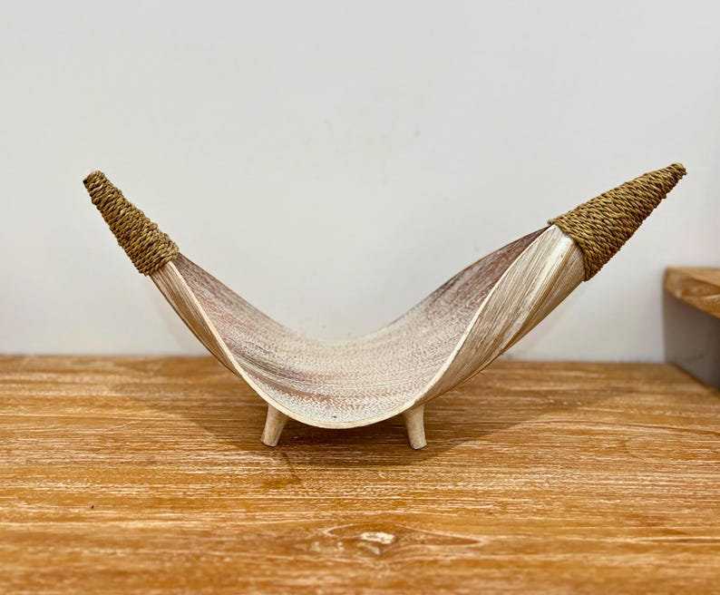 Handformad fruktskål av palmblad • Rustikt boho-mittstycke med träben bild 9