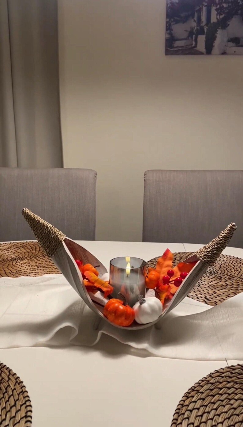 Handformad fruktskål av palmblad • Rustikt boho-mittstycke med träben bild 6