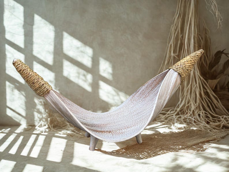Handformad fruktskål av palmblad • Rustikt boho-mittstycke med träben bild 1