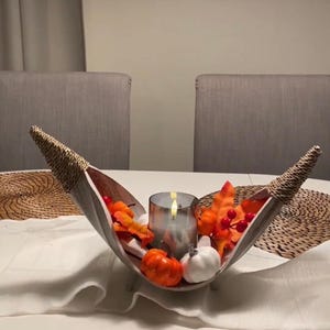 Handformad fruktskål av palmblad • Rustikt boho-mittstycke med träben bild 8