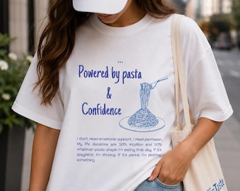 Powered by Pasta & Confidence-T-shirt, T-shirt voor pastaliefhebbers, grappige voedselgrappen.