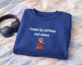 Sweatshirt met cafeïne en chaos – Funny Coffee Lover, ronde hals, gezellige trui voor elke dag.