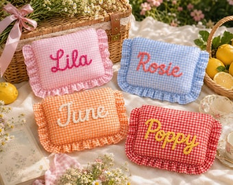 Pochette per il trucco personalizzata con nome e volant, astuccio cosmetico a quadretti personalizzato, regalo per damigelle d'onore, regalo di compleanno per lei