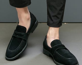 Handgemaakte zwarte suède mocassins voor heren – formele instapschoenen voor op kantoor