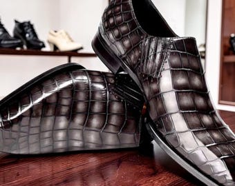 Handgemaakte donkergrijze leren mocassins voor heren met structuur – stijlvolle instapschoenen voor zakelijk gebruik