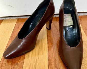 vintage 1990s CARVELA made in Italy brown LEATHER high vamp HEELS shoes 38.5 8