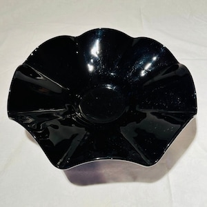vintage DEPRESSION GLASS black purple amethyst large ruffled fruit bowl plate