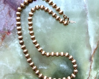 Collana vintage TRIFARI in oro giallo opaco con perline rotonde, anni '60, firmata