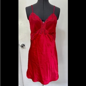 chic vintage anni &#39;90 VICTORIAS SECRET Gold Label abito sottoveste trasparente in raso setoso rosso