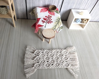 Alfombra de casa de muñecas en miniatura, escala 1:12, hecha a mano, de algodón y macramé con flecos.