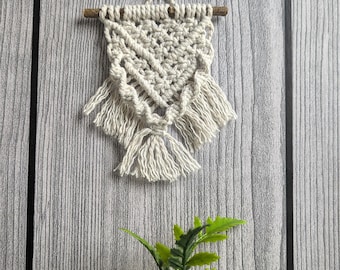 Mini macrame wall hanging 1:12, Micro macrame dollhouse decor, Tiny wall tapestry with fluffy fringe