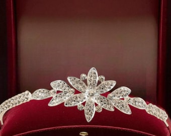 Tiara floral plateada con diamantes de imitación - Boda, Graduación, Quinceañera