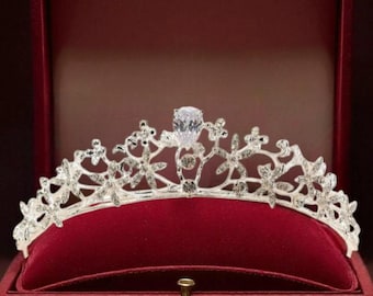 Tiara plateada con flores y diamantes de imitación – Elegante corona de princesa