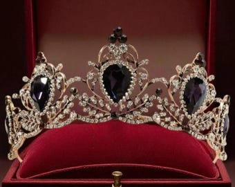 Tiara dorada con cristales negros – Corona gótica vintage para bailes de graduación, bodas, concursos de belleza y ocasiones especiales