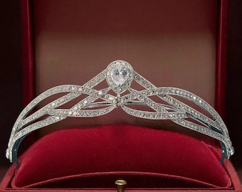 Tiara de Noiva Prateada – Coroa de Casamento de Cristal com Strass em Formato de Lágrima