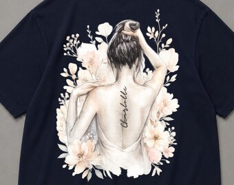 Kundenspezifisches Blumennamen-Hemd, personalisiertes Namenssumer-T-Shirt, trendiges Frauenblumen-T-Shirt, Tatoo-Stil-Namenshemd