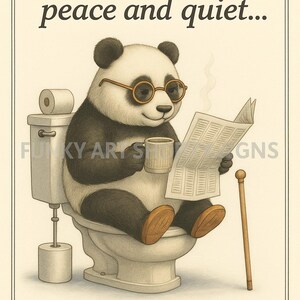以下が含まれることがあります： メガネをかけたパンダがトイレに座り、新聞を読み、マグカップを持っているユーモラスなイラスト。画像には「Finally some peace and quiet...」というテキストとFunky Art Shopのロゴが含まれています。