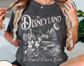 Vintage Das glücklichste Ort eine Erde Shirt, Retro Disneyland Shirt, Mickey Minnie Shirt, magisches Schloss Shirt, Disney Urlaub Shirt