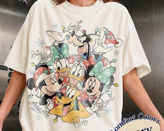 Camiseta navideña vintage de Mickey y sus amigos, camiseta navideña de Disney, camiseta navideña de Mickey con luces navideñas, camiseta navideña familiar a juego de Disney.