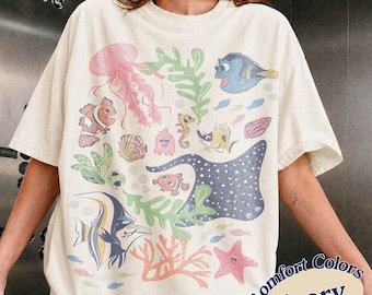 Camiseta retro de personajes de Buscando a Nemo en colores cómodos, camiseta de Nemo "Sigue nadando", camisetas de Nemo para vacaciones familiares, viaje de chicas a WDW Disney 2026
