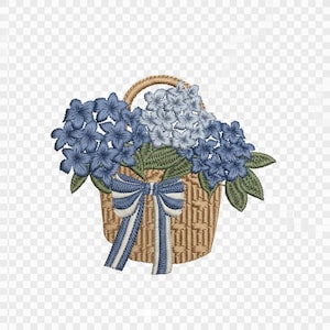 Peut inclure: Image brodée d'un panier rempli d'hortensias bleus et bleu clair. Le panier a une anse et un nœud rayé bleu et blanc. Des feuilles vertes sont visibles parmi les fleurs. Le panier est de couleur marron clair.