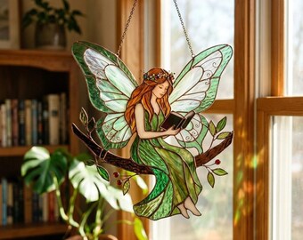 Enfeite de janela com fada em forma de lua, perfeito para pendurar na janela ou como presente.