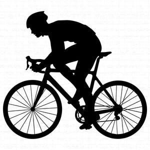 Może przedstawiać: Czarna sylwetka kolarza na rowerze szosowym. Kolarz ma na sobie kask i jest w niskiej, aerodynamicznej pozycji. Rower ma kierownicę szosową i cienkie opony, zaprojektowane z myślą o prędkości. Obraz jest czarno-biały.