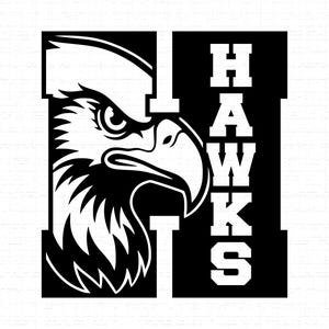 Pode incluir: Gráfico a preto e branco com a cabeça estilizada de uma águia e a palavra "HAWKS" em letras de bloco a negrito. A águia tem um olhar intenso, sobre um fundo branco.
