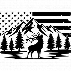 Pode incluir: Gráfico a preto e branco de um veado com grandes chifres, silhuetado contra uma cordilheira e árvores perenes. A parte superior apresenta um design estilizado da bandeira americana com estrelas e listras.