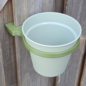 BloemBuddy Zero-Damage Vertical Garden Pot Holder – Twist Lock System - Fresh green