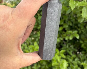 Torre de shungita de 9 cm