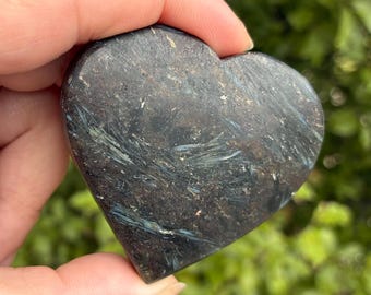 Astrophyllite Heart Gemstone: Progress, Motivation, Strength (4x5x2cm)