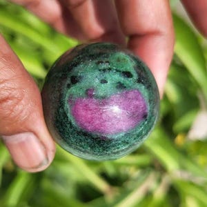 Esfera de zoisita rubí de grado AAA, bola de cristal curativa natural (40 x 40 mm)