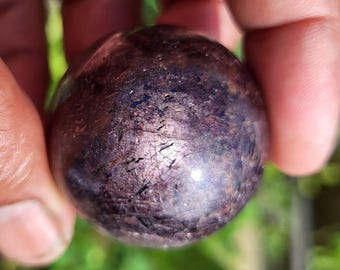 Esfera de rubí pulida - Cristal curativo, decoración del hogar (38 mm)