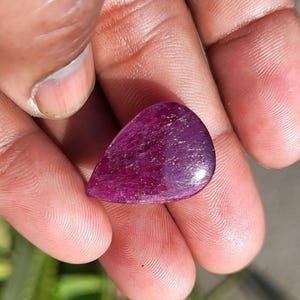 Naturlig Rubin Päron Cabochon, Lös Ädelsten (18x14x8 mm)