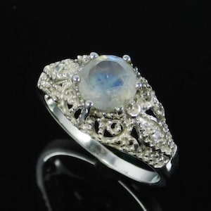 ホワイトムーンストーンリング、6月の誕生石リング、ムーンストーンリング、925シルバーリング、ストーン付きステートメントリング、ムーンストーンリング、彼女への結婚祝い