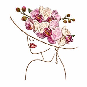 Puede incluir: Un diseño de bordado que presenta el perfil de líneas estilizadas de un rostro con un sombrero de ala ancha adornado con orquídeas rosas y blancas detalladas, capullos y un pendiente colgante con una pequeña cuenta blanca.