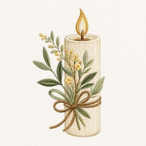 Puede incluir: Un diseño bordado de una vela de pilar color crema con una llama encendida. Una rama de hojas verdes y pequeñas flores amarillas está atada al lado de la vela con un lazo de cuerda marrón, creando un motivo botánico detallado y texturizado.