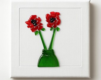 Handgemaakt bloemsierkunstpaneel van gesmolten glas: rode bloemen in groene vaas: 22 x 22 cm