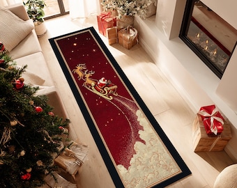 Op de afbeelding: Een rechthoekige kerstlopermat met een rode achtergrond en een zwarte rand. De kerstman in een slee getrokken door rendieren is afgebeeld in goud. Het tapijt heeft een decoratief wolkenontwerp aan de onderkant.
