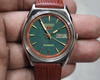 Vintage Seiko 5 Automatic Watch – Refurbished Mechanical Wristwatch for Men – Classic Stainless Steel Timepiece – Retro Style