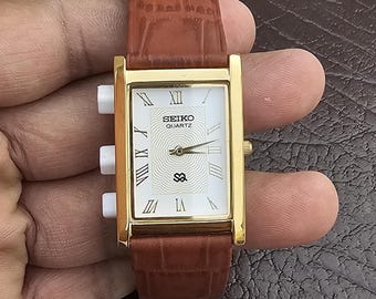 Vintage Seiko Quartz Slim Watch – Classic Roman Dial – Gold-Tone Case – Aftermarket Leather Strap Refurbished