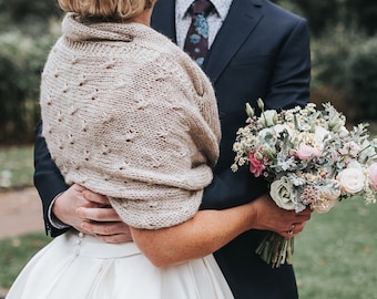 Beige Mohair Brudsjal: Stickad Bröllopsjal