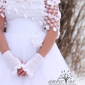 White bridal gloves, mohair wool gloves, bridal fingerless, winter wedding gloves, white mittens, wool hand warmer, hand piece, gown gloves