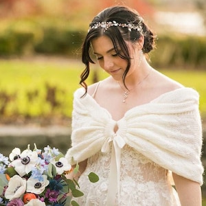 Handgefertigter Elfenbein Hochzeitsschal: Braut Bolero mit Wolle