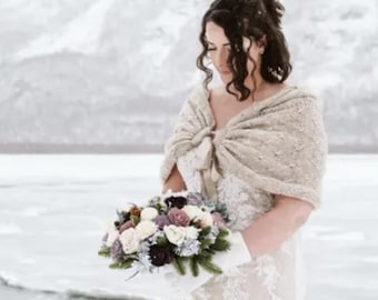 Beige Mohair Brudsjal: Vinterbröllopsklänning