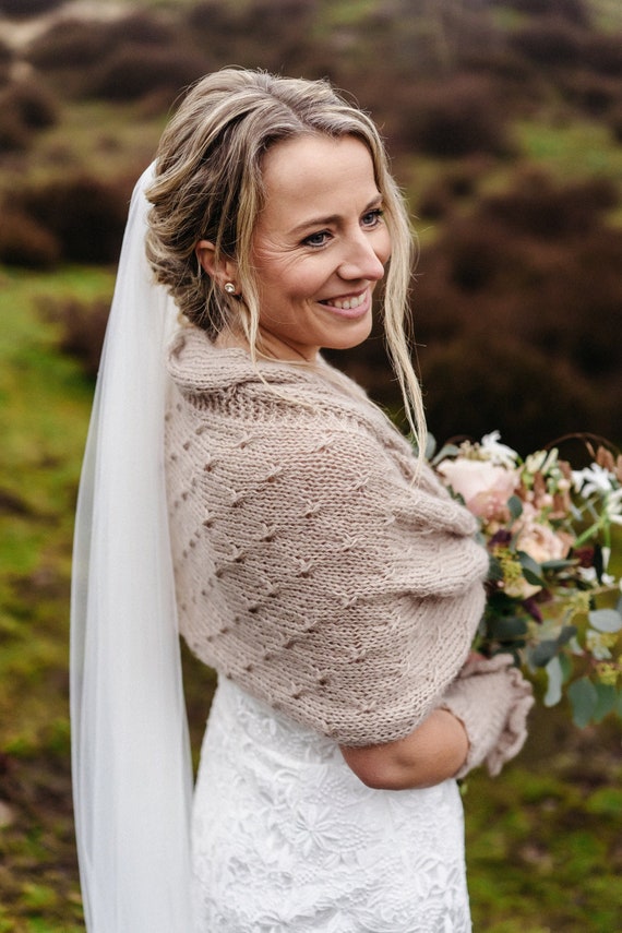 Embroidered Bouquet Wrap with Wedding Date - Oatmeal Lace