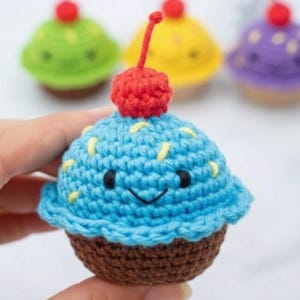 Cupcake Häkelanleitung Amigurumi Dessert Häkelanleitung PDF Easy Food Play Spielzeug Valentinstag Geschenk Selbstfürsorge Hochzeitsgeschenk