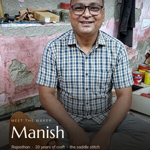 Manish, the Jeengar artisan who made the Beawar Sling, in the workshop in Rajasthan