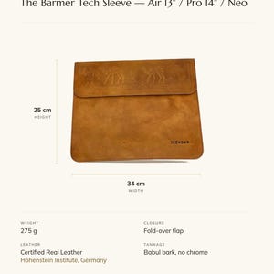 Specification card for The Barmer Tech Sleeve (Air 13"/Pro 14"/Neo): 34 cm wide, 25 cm high, full-grain leather, babul bark tannage. Made by Pradeep.